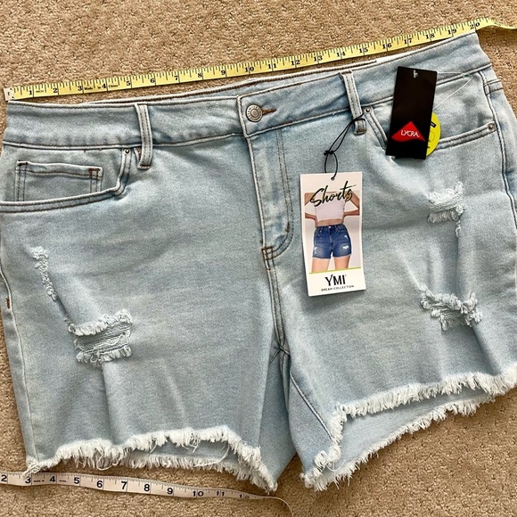 (NWT) YMI Dream Authentic Women’s Blue LightWash Distressed DenimShorts-16 & 20 - Picture 10 of 10